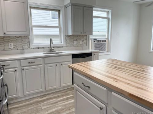 79 Botsford Ave, Milford CT  06460-5852 exterior