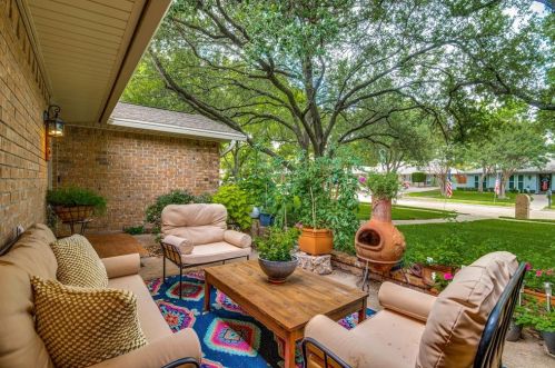 319 Forest Grove Dr, Richardson, TX 75080-1937