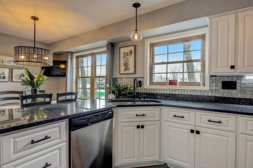 13190 Scarborough Dr, Waukesha WI  53151-6122 exterior
