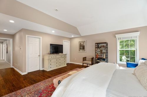 16 Saxony Ln, Woodbury CT  06798-2533 exterior