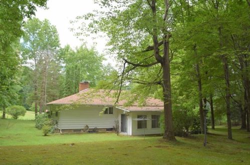 5917 Sandy Lake Polk Rd, Sandy Lake, PA 16145-3225