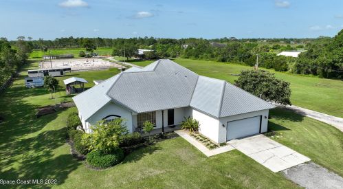 665 Grant Rd, Melbourne, FL 32909-7110