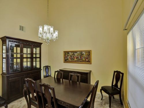 1282 192 Ave, Hollywood FL 33029-5823 exterior