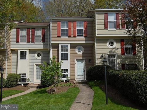1615 Fieldthorn Dr, Herndon, VA 20194-1595