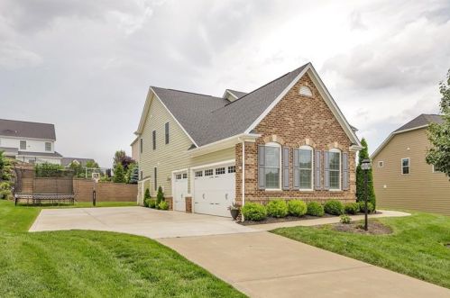 711 Jonagold Dr, Canonsburg, PA 15317-5256