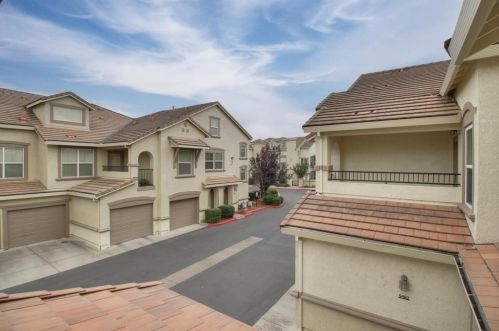 5482 Tares Cir, Elk Grove CA  95757-4361 exterior