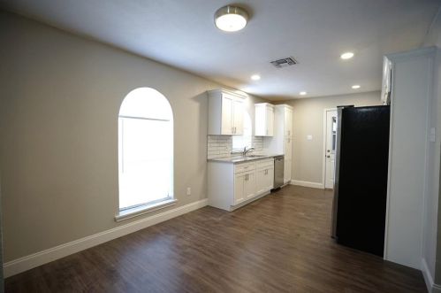 619 Todd Ct, Burleson TX  76028-2617 exterior