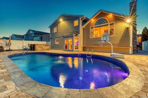 2672 Rachel St, North Bellmore NY  11710-5414 exterior