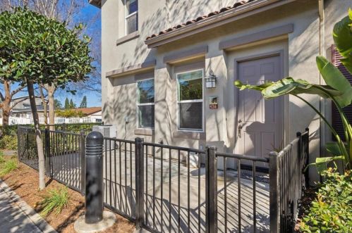 436 Caminito Azul, Vista, CA 92083-3608
