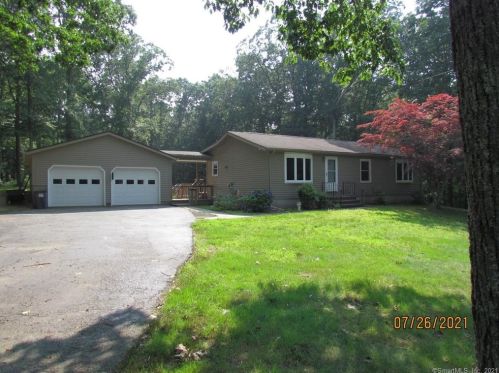 205 Old Colchester Rd, Colchester, CT 06420-3746