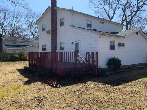 143 Smith Ave, Holbrook, NY 11741-1140