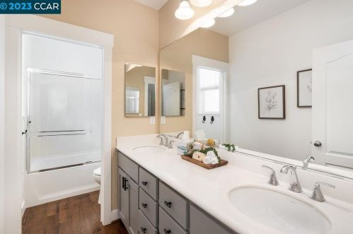 296 1 St, Benicia CA 94510-3553 exterior