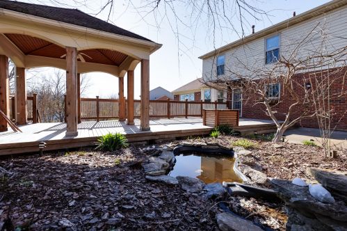 8526 Woodcreek Dr, Florence KY  41042-8237 exterior