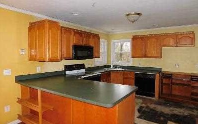 195 Roosevelt Rd, Hyde Park, NY 12538-2327