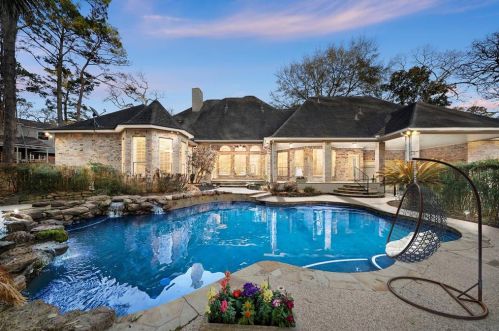 22 Royal Dalton Cir, Conroe, TX 77304-9731