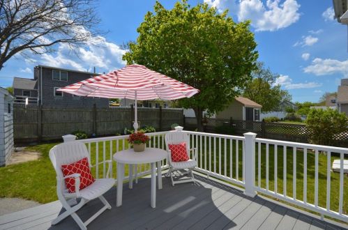 17 Seminole Ave, Marshfield, MA 02050-3807