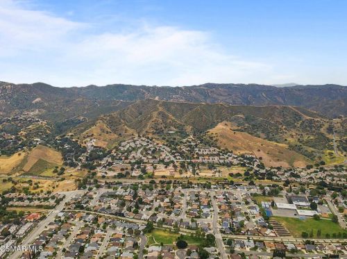 2048 Laurelwood Ave, Simi Valley, CA 93063-3562