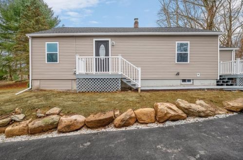166 Pound Rd, Cumberland, RI 02864-2704