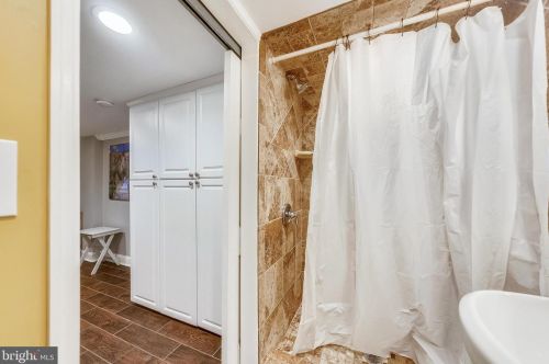 1826 18th St, Washington DC 20009-1707 exterior