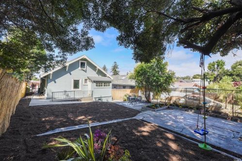 5044 Fairfax Ave, Oakland CA 94601-5811 exterior