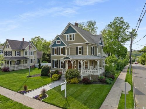 231 Main St, Wallingford, CT 06492-3713