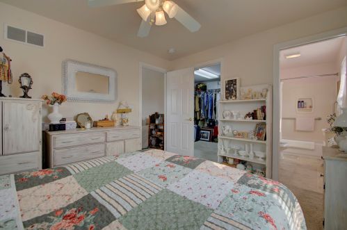 3916 Buckhill Dr, Covington KY  41018-2964 exterior