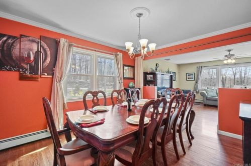 2 Mohawk Ln, Yorktown Hgts NY  10598-6328 exterior