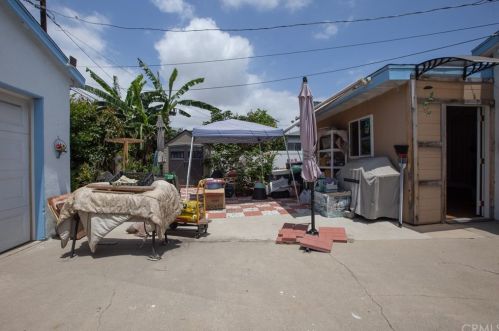 2125 Adriatic Ave, Long Beach CA 90810-3573 exterior