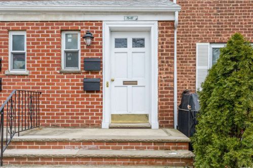 75-07 255th St, Floral Park, NY 11004-1133