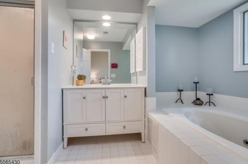 48 Westchester Ter, Annandale NJ  08801-1600 exterior