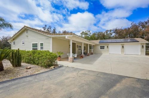 1145 Marine View Dr, Vista, CA 92081-7532