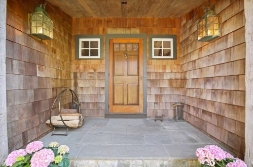 151 Skunk Ln, Wilton, CT 06897-2723
