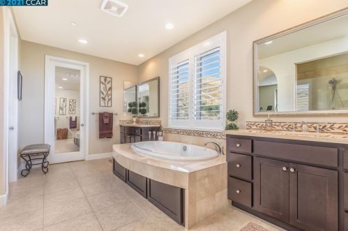 1033 Hawkshead Cir, San Ramon CA 94583-6004 exterior