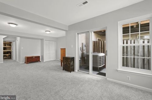 8806 Howland Pl, Bristow VA  20136-5708 exterior