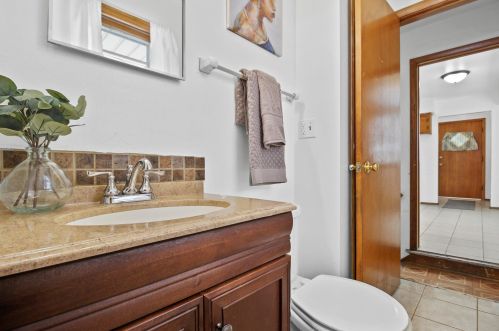 5667 91, Milwaukee WI 53225-2737 exterior