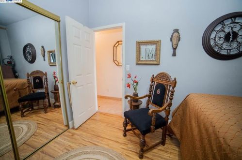 1610 14th St, Oakland CA  94607-1512 exterior