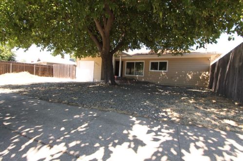 5721 Layton Dr, North Highlands, CA 95660-4734