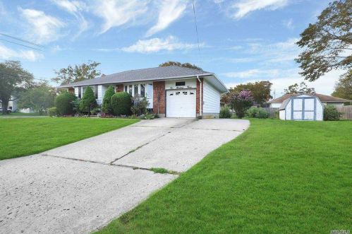 203 Nassau St, Islip Terrace, NY 11752-3004