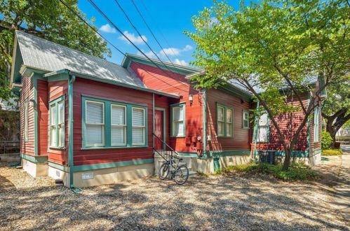 209 31st St, Austin TX  78705-3003 exterior