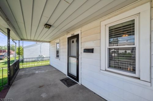 248 6th Ave, Manville, NJ 08835-1210
