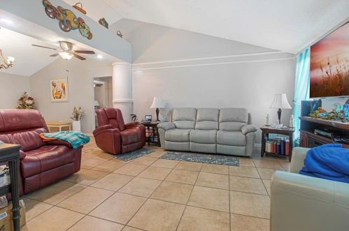 5915 High Glen Dr, Lakeland, FL 33813-4801