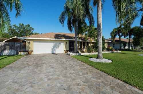 143 Flame Vine Dr, Naples, FL 34110-5702