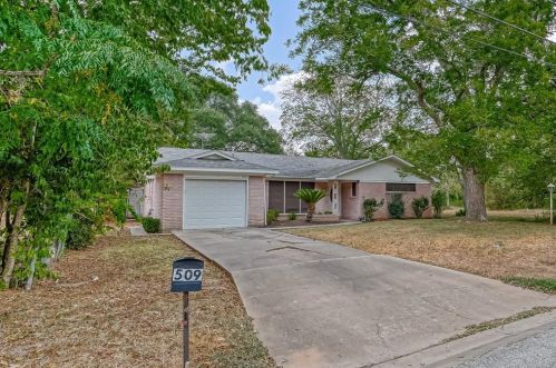 509 Elm St, Dinsmore TX  77488-5115 exterior