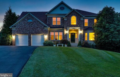 10802 Piney Pond Dr, Great Falls, VA 22066-1623