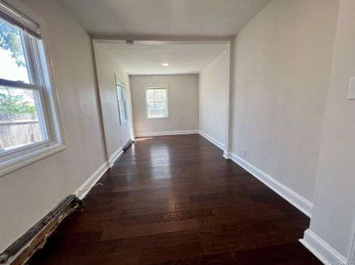 58 Main Ave, Wheatley Heights NY  11798-1324 exterior