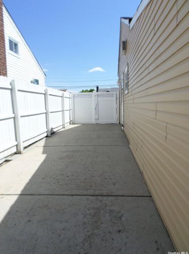 814 Delaware Ave, North Lindenhurst NY  11757-2811 exterior