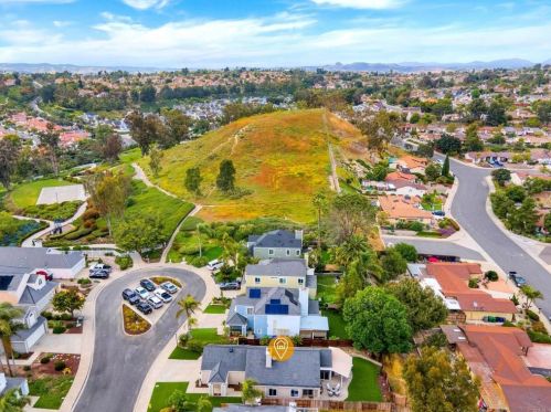 1818 Blackhawk Ave, Oceanside CA  92056-2908 exterior