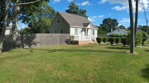 137 19th St, Wheatley Heights, NY 11798-1804