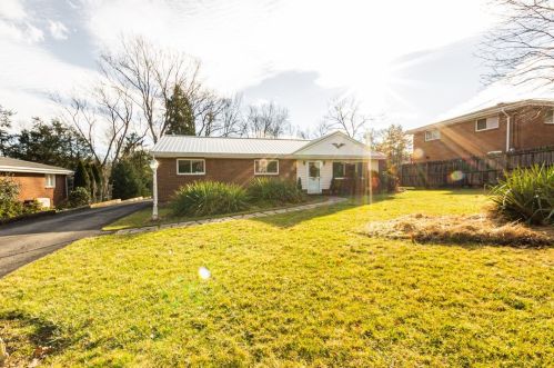 105 Terry Dr, Glenshaw, PA 15116-1535
