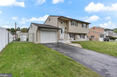 14 Tara Dr, New Castle DE  19720-4068 exterior